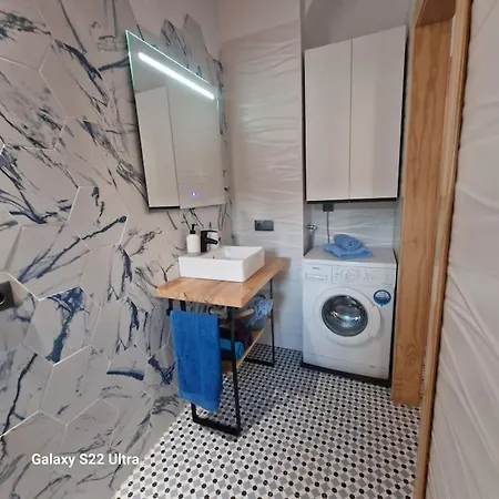 Un Apartamento *